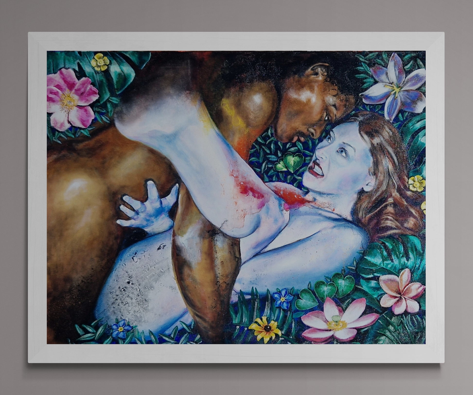 Dette kunsttrykket av Trond Berg-Nilssen er en intens utforskning av menneskelige følelser og samspill, satt mot en blomstrende bakgrunn som symboliserer naturens evige syklus. 